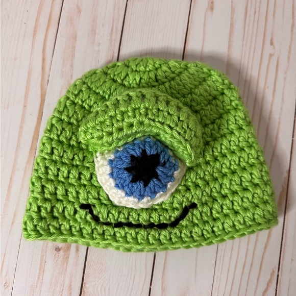 Green Monster Eye Kids Crochet Hat - Picture 7 of 7